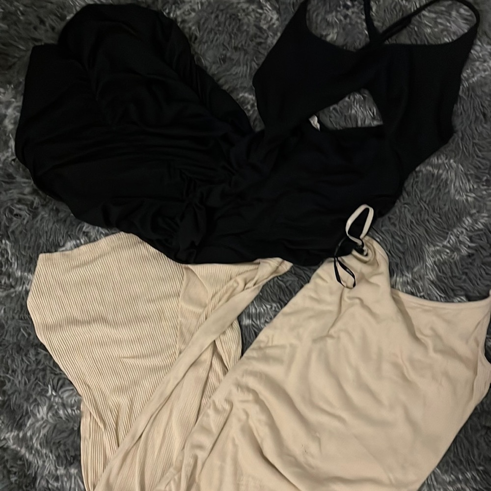 2 size s dresSES